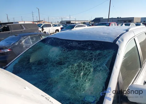 2016 Kia Sedona Lx z USA, uszkodzony, nr VIN KNDMB5C11G6209459